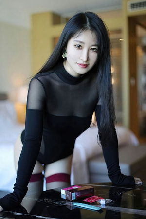 美女露出奶头扒开尿囗让人添