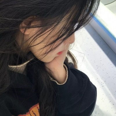 春天的浪漫鲜花占一半