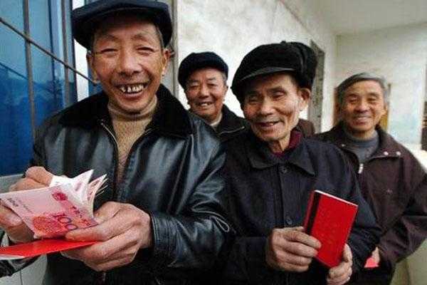 60后多少钱一个月（60以后能领多少钱一个月）